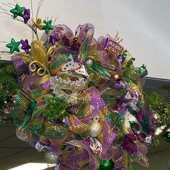 COPY - ***Handmade Mardi Gras Wreath*** - Picture 1 of 8